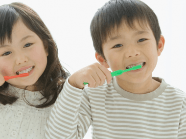 No olvides el cepillado después de cada comida y limita los snacks a solo dos opciones saludables al día