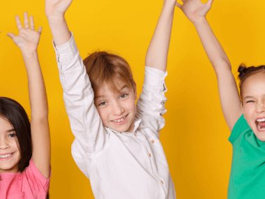 Descubre las resoluciones de año nuevo para niños sugeridas por la AAP. Fomenta buenos hábitos y bienestar en familia este año.