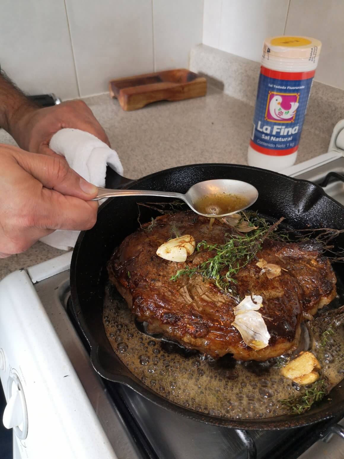 Rib Eye Al Sartén Con Hierbas Aromáticas Sana y Hermosa