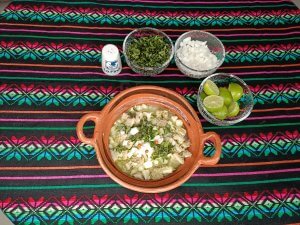 Menudo Blanco Sinaloense. Servir