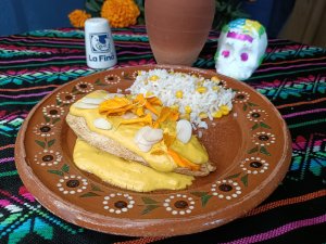 Pollo en Crema de Cempasúchil