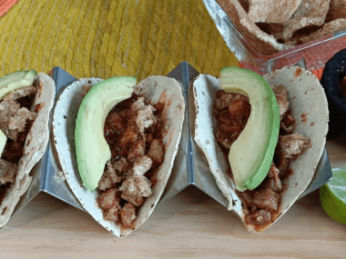 Aprende a preparar auténticos Tacos Campechanos caseros con carne de cerdo, longaniza y chicharrón crujiente.